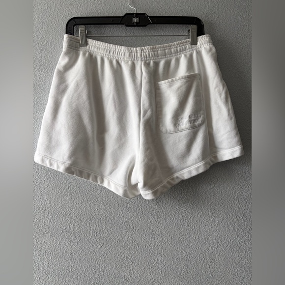 Vuori Women's Sedona Sport Crew White Pullover Sweatshirt and shorts set - Picture 8 of 10